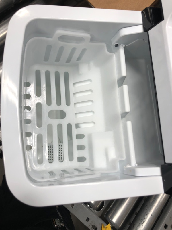 Photo 3 of GENERIC ICE MAKER 