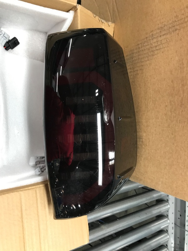 Photo 5 of LED Tail Lights Taillights Brake Lights Smoke Amber Dynamic Turn Signal Light Fog Lamp Fit for Isuzu D?Max 2012?2019