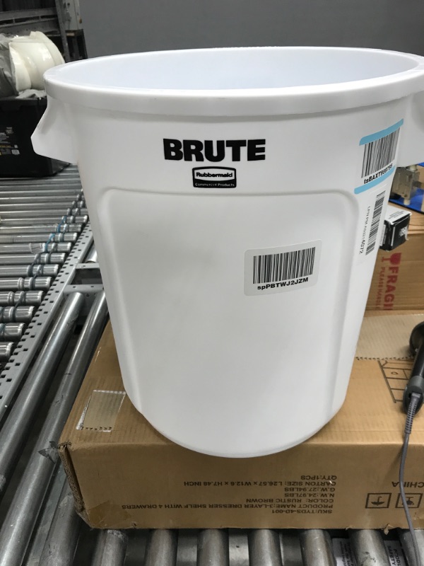 Photo 2 of Brute 10 Gal. White Plastic Round Trash Can