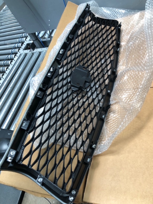 Photo 2 of ( LIKE NEW ) 2018 2019 2020 Infiniti Q50 Q50s Front Bumper Upper Grille