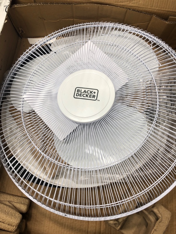 Photo 2 of 
BLACK+DECKER 18-Inch, Stand Fan with Remote, White
Color:White
Size:18"