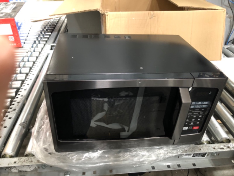 Photo 7 of *** NEW *** toshiba em925a5a-bs microwave oven with sound on/off eco mode and led lighting, 0.9 cu.ft, black stainless