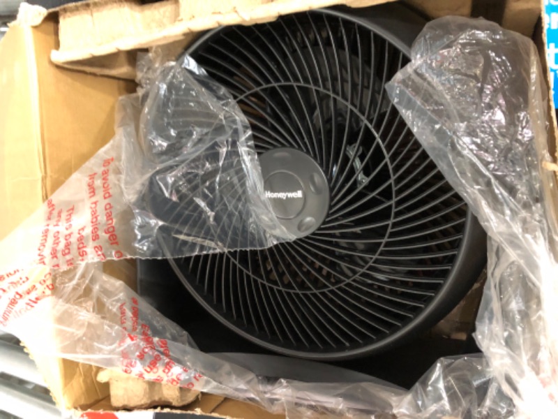 Photo 4 of 12 in. 3 Speed Whole Room Circulator Floor Fan