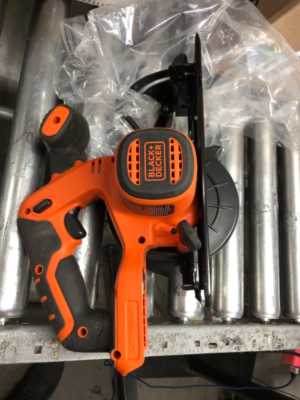 Photo 5 of ***UNABLE TO TEST PER NOT BATTERY PACK***

BLACK+DECKER 20V MAX* POWERCONNECT 5-1/2 in. Cordless Circular Saw, Tool Only (BDCCS20B) Circular Saw Only