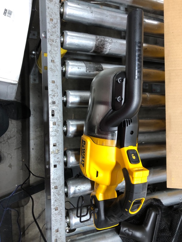 Photo 5 of ***UNABLE TO TEST PER NO BATTERY PACK***

DEWALT 20V Vacuum, Cordless Handheld Vacuum, HEPA, Battery Not Included (DCV501HB)