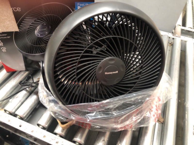 Photo 4 of 12 in. 3 Speed Whole Room Circulator Floor Fan