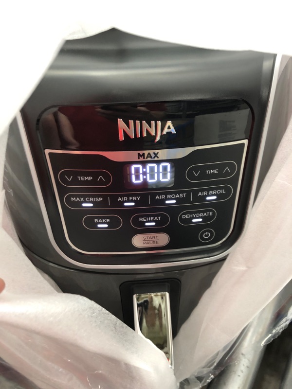 Photo 3 of *POWERS ON* Ninja AF161 Max XL Air Fryer that Cooks, Crisps, Roasts, Bakes, Reheats and Dehydrates, with 5.5 Quart Capacity, and a High Gloss Finish, Grey 5.5 Quarts