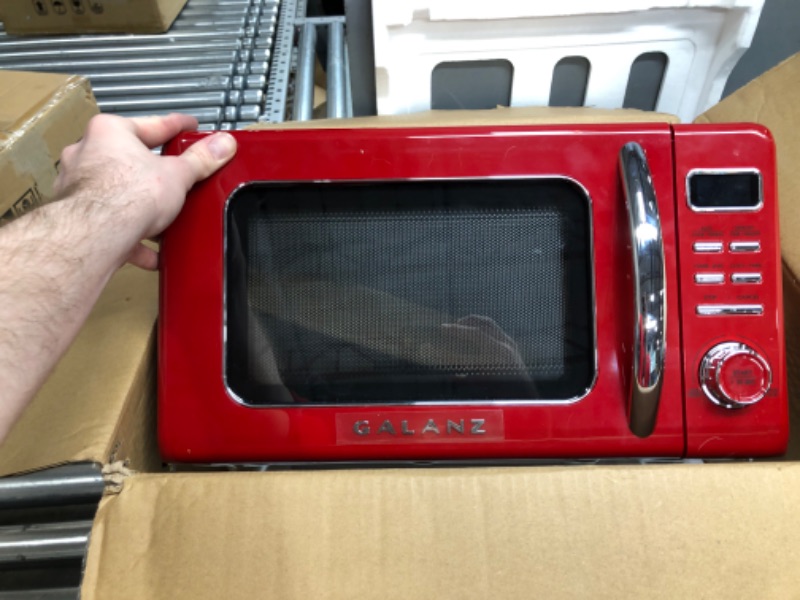 Photo 5 of *POWERS ON* Galanz GLCMKZ09RDR09 Retro Countertop Microwave Oven with Auto Cook & Reheat, Defrost, Quick Start Functions, Easy Clean with Glass Turntable, Pull Handle, 0.9 cu ft, Red Red .9 cu ft Modern