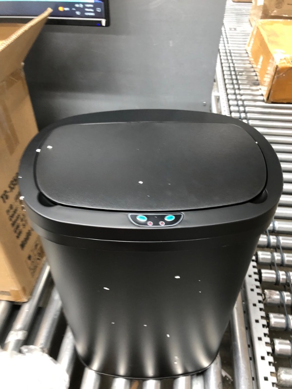 Photo 2 of 13-Gallon Touch-Free Sensor Automatic Stainless Steel Trash Can - Black
LID IS BENT****SENSOR DOES NOT WORK CAN LID IS MANUAL.***