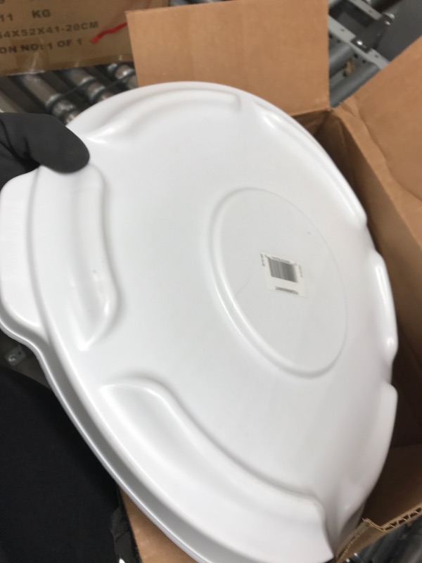 Photo 1 of RCP2609WHI - Flat Top Lid for 10-Gallon Round Brute Containers