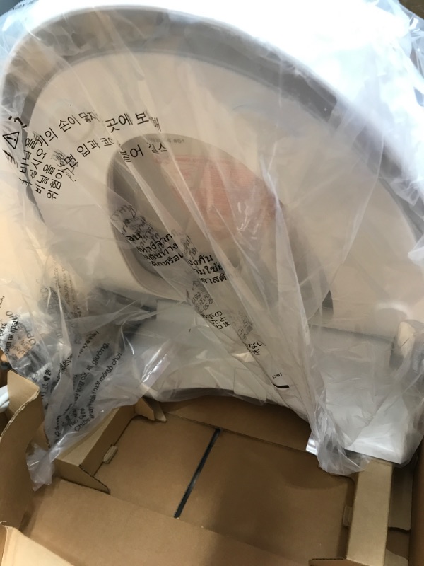 Photo 6 of *BRAND NEW, OPENED FOR INSPECTION* TOTO SW3056#01 S550E Electronic Bidet Toilet Seat, Cotton White & SW3036R#01 WASHLET K300 Electronic Bidet Toilet Seat, Cotton White Elongated Contemporary Cotton White Seat + Toilet Seat, Cotton White