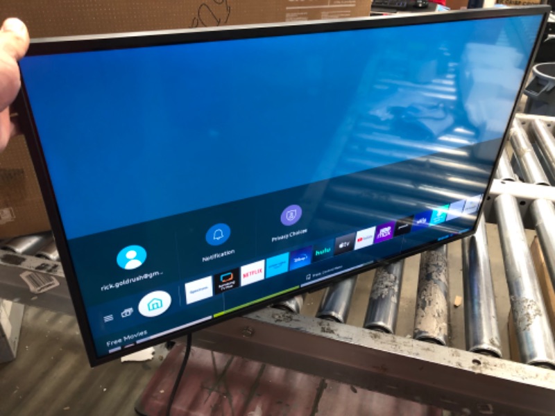 Photo 2 of SAMSUNG 32” Class Q60A QLED 4K Smart TV (2021)
