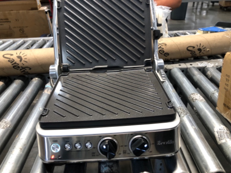 Photo 4 of Breville BGR700BSS the Sear and Press countertop electric grill, Medium, Brushed Stainless Steel

