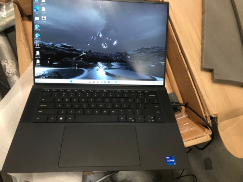 Photo 2 of Dell XPS 9520 Laptop (2022) | 15.6" FHD+ | Core i7-1TB SSD - 32GB RAM - RTX 3050 | 14 Cores @ 4.7 GHz - 12th Gen CPU Win 11 Pro