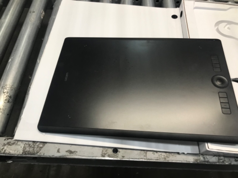 Photo 2 of PARTS ONLY/ SEE NOTES*******
Wacom Intuos Pro Large Bluetooth Graphics Drawing Tablet