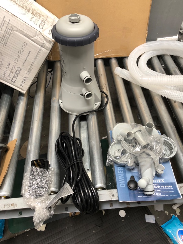 Photo 2 of **MINOR TEAR & WEAR**INTEX 28637EG C1000 Krystal Clear Cartridge Filter Pump for Above Ground Pools, 1000 GPH Pump Flow Rate 1,000 Gallons Per Hour 1,000 Gallons Per Hour Filter Pump