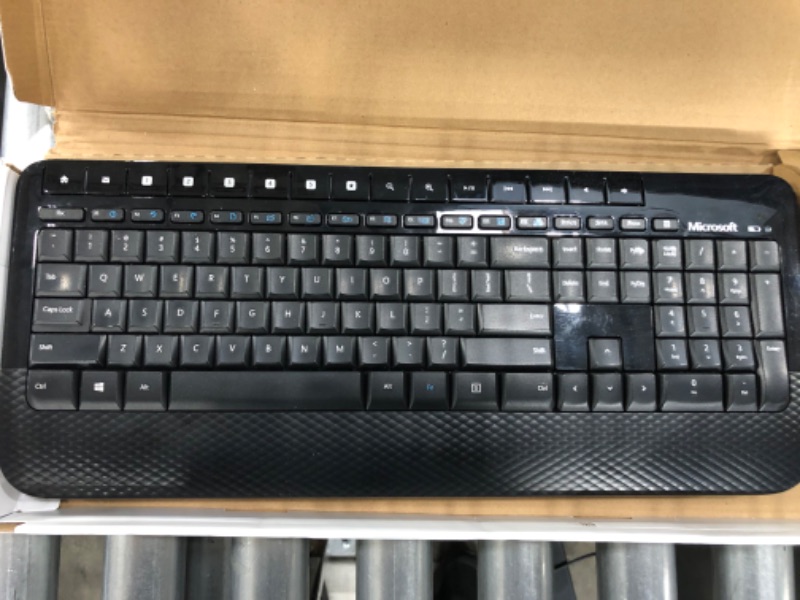 Photo 2 of Microsoft Desktop 3000 Wireless Keyboard and Mouse
