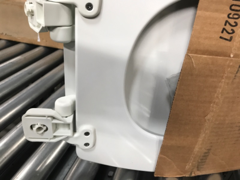 Photo 1 of MAYFAIR 843SLOW 000 Lannon Toilet Seat will Slow Close and Never Loosen, ROUND, Durable Enameled Wood, White White 1 Pack Round Toilet Seat