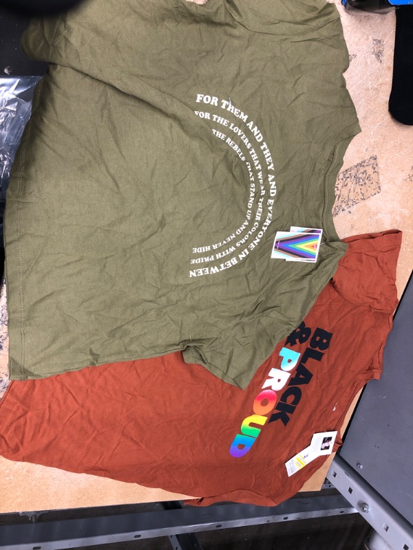 Photo 2 of 2 Small T-Shirt bundle 