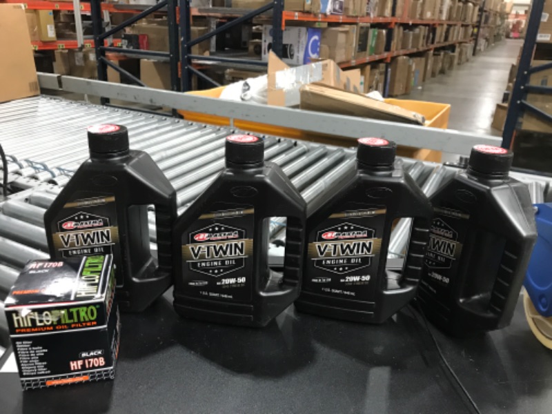 Photo 2 of *MISSING 2 QTS* MaximaHiflofiltro VTTOCK25 Complete Engine Oil Change Kit for V-Twin Synthetic Blend Harley Davidson Evolution, 6 Quart