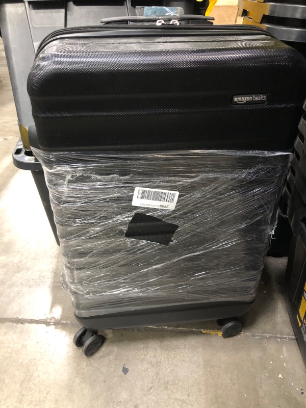 Photo 1 of 22" AMAZON LUGGAGE SPINNER 