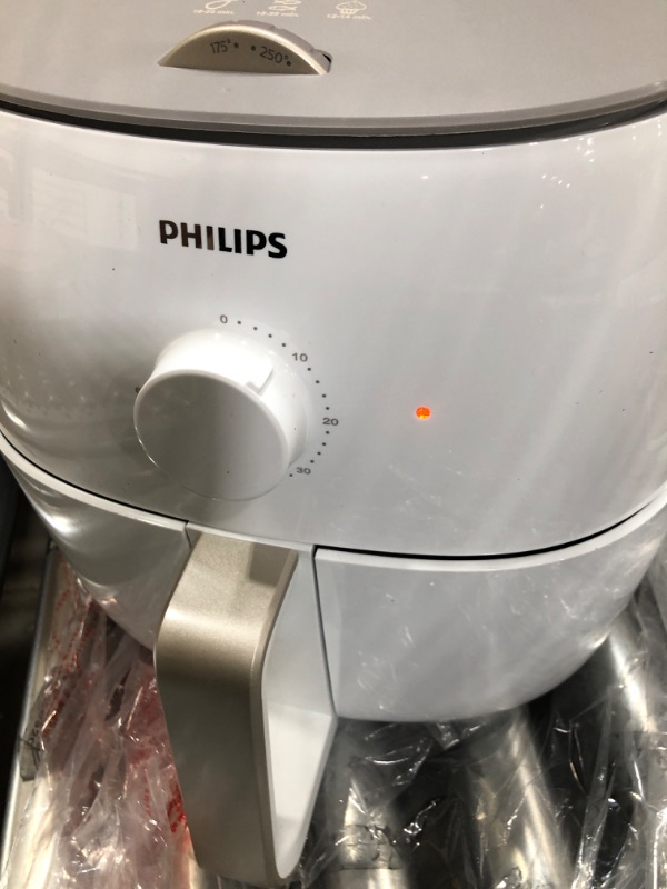 Photo 3 of Philips Twin TurboStar Technology XXL Airfryer with Fat Reducer, Analog Interface White