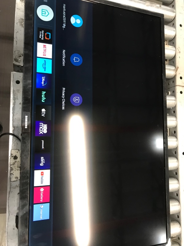 Photo 2 of SAMSUNG 32-inch Class LED Smart FHD TV 1080P (UN32N5300AFXZA, 2018 Model)