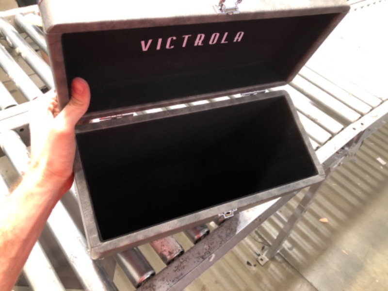 Photo 4 of **USED/SLIGHT DAMAGE** Victrola Vintage Vinyl Record Storage and Carrying Case, Fits all Standard Records - 33 1/3, 45 and 78 RPM, Holds 30 Albums, Perfect for your Treasured Record Collection, Gray, 1SFA (VSC-20-GRY)