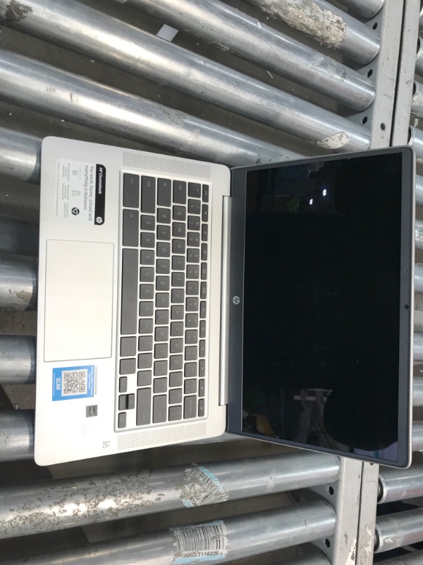 Photo 1 of PARTS ONLY 
HP Chromebook 14 - 14" HD Non-Touch Intel Pentium Silver N5000, Intel UHD Graphics 605, 4GB RAM, 64GB eMMC, WiFi, Bluetooth, Audio by B&O, Chrome OS