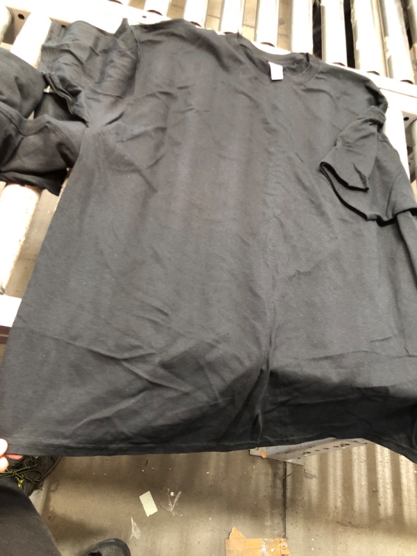 Photo 1 of **USED** Pack of 8 XXL Gildan T-Shirts- Black 