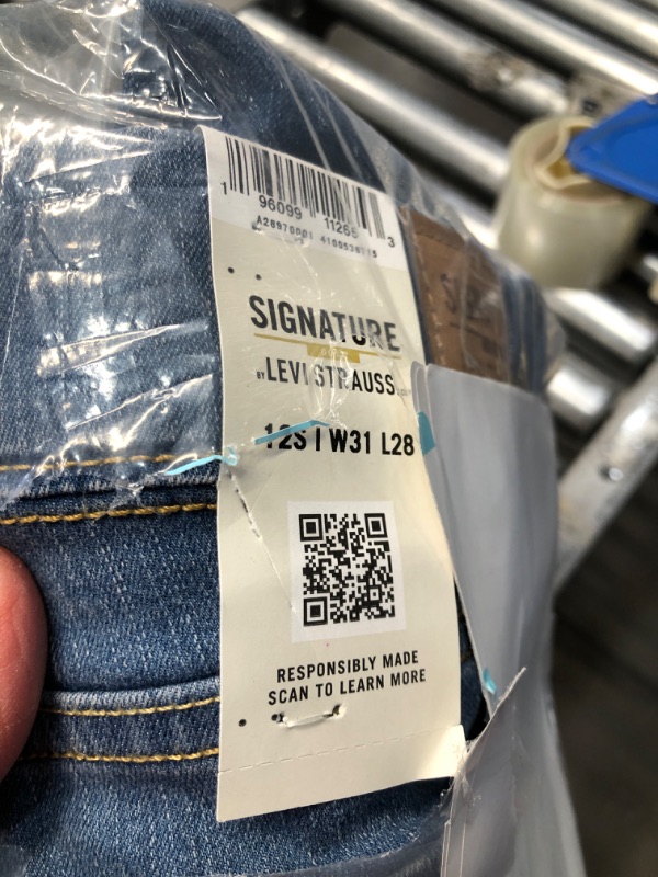 Photo 3 of **NEW** Signature by Levi Strauss & Co. Gold Label Women's Totally Shaping Pull-On Bootcut Standard Pull On 29W31 L28