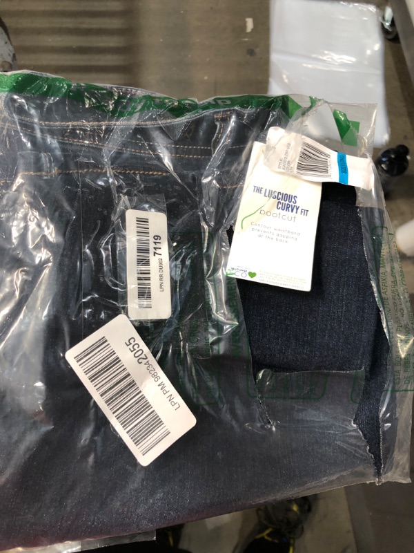 Photo 1 of **NEW** WallFlower Women's Size Luscious Curvy Bootcut Mid-Rise Insta Stretch Juniors Jeans (Standard and Plus) 9 Long Betsy Pure
