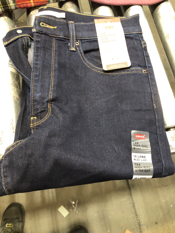 Photo 2 of **NEW** Levi's Women's 724 High Rise Straight Jeans 10 Long W30 L32