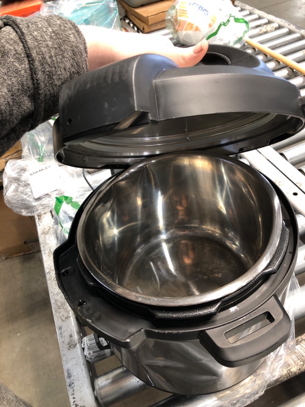 Photo 4 of **PARTS ONLY/ SEE NOTES******
Instant Pot Duo Plus 9-in-1 Electric Pressure Cooker