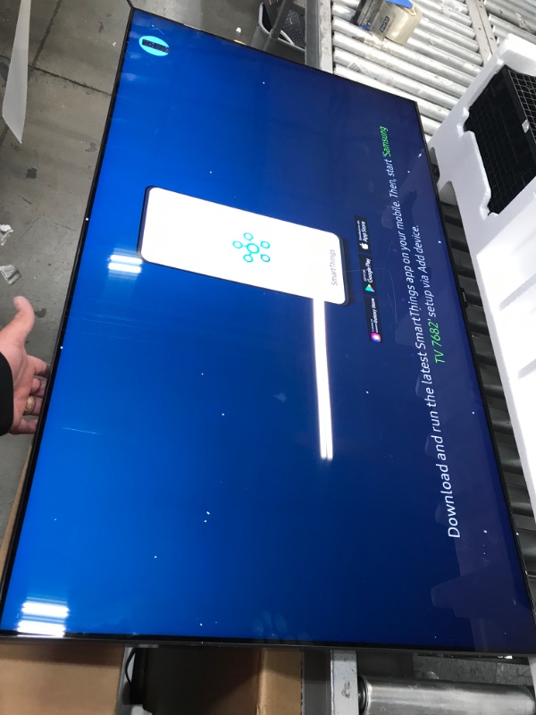 Photo 2 of **REMOTE DOESN'T WORK AND MISSING PARTS FOR STAND**
SAMSUNG 55-Inch Class QLED 4K UHD Q90T Series Quantum HDR Smart TV w/Ultra Viewing Angle, Adaptive Picture, Gaming Enhancer, Alexa Built-in (QN55Q90TDFXZA)
