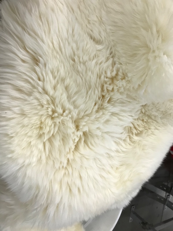 Photo 2 of 
nuLOOM Fluffy Faux Sheepskin Quarto Shag Area Rug, 3' 6" x 6', White
