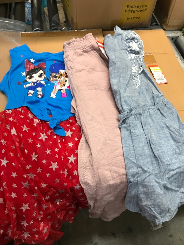 Photo 3 of **10/12**3 PIECES OF GIRLS ASSORTED CLOTHING