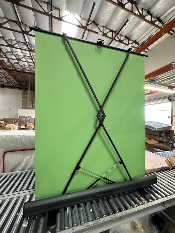 Photo 6 of Elgato Green Screen - Collapsible Chroma Key Backdrop, Wrinkle-Resistant Fabric and Ultra-Quick Setup for background removal for Streaming, Video Conferencing, on Instagram, TikTok, Zoom, Teams, OBS, Collapsible (58.27 x 70.87 in)


