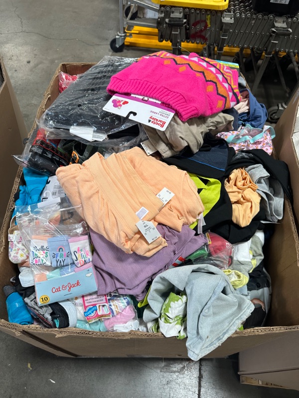 Photo 1 of **NONREFUNDABLE- SOLD AS IS**
**SPEED PACK OF ASSPORTED MEN, WOMEN AND CHILDRENS CLOTHING. ASSORTED STYLES AND SIZES**