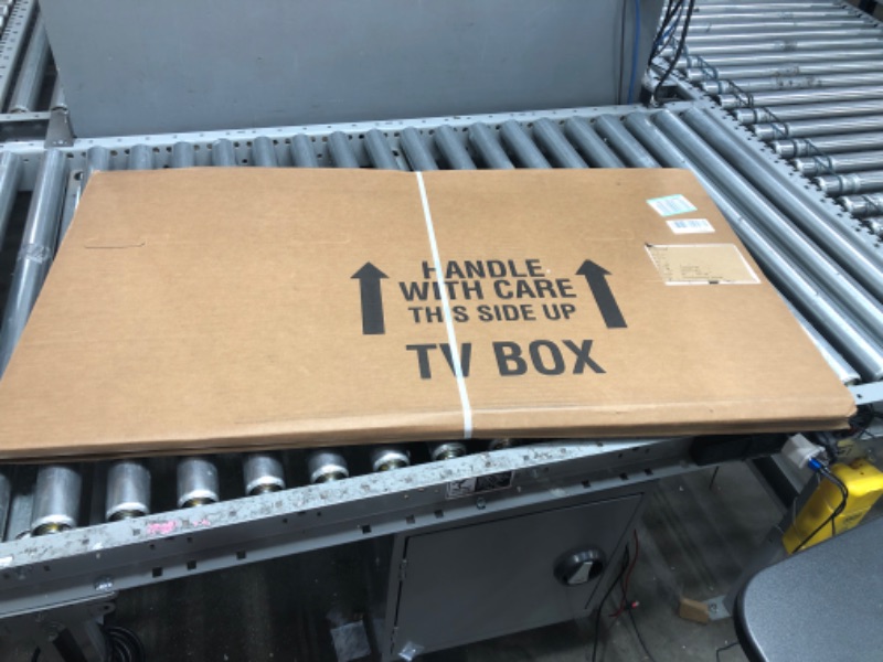 Photo 2 of uBoxes TV Moving Box Fits Up To 70" Adjustable Box TV Moving Box - 1 Pack