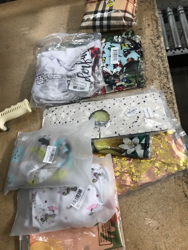 Photo 1 of 10 BUNDLE ITEMS HOLIDAY