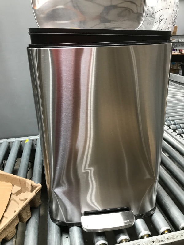 Photo 2 of 
QUALIAZERO 50L/13Gal Heavy Duty Hands-Free Stainless Steel Commercial/Kitchen Step Trash Can, Fingerprint-Resistant Soft Close Lid Trashcan, 50L / 13 GAL
Style:RECTANGLE
Size:50L / 13 GAL
Color:STAINLESS STEEL