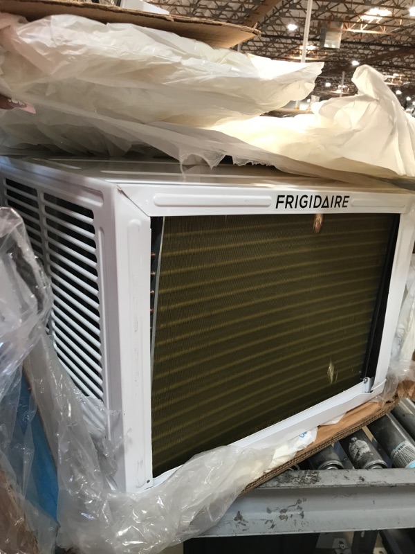 Photo 3 of parts only ! nonfunctional FRIGIDAIRE Window Air Conditioner: 8,000 BtuH, 300 to 350 sq ft, 115V AC – LCDI, 5-15P, Slide Out
