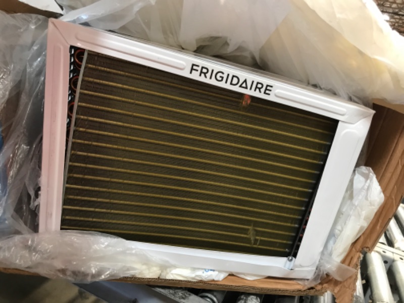 Photo 2 of parts only ! nonfunctional FRIGIDAIRE Window Air Conditioner: 8,000 BtuH, 300 to 350 sq ft, 115V AC – LCDI, 5-15P, Slide Out
