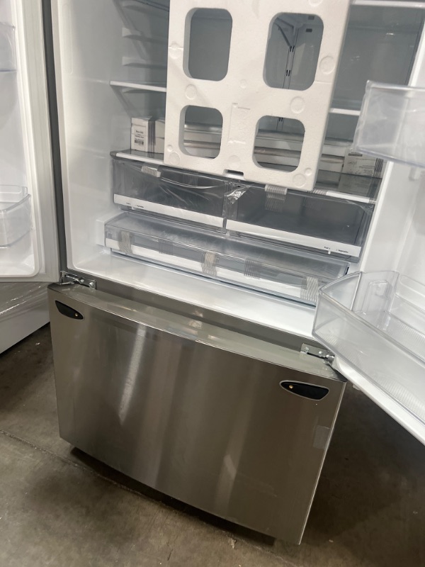 Photo 5 of ***Parts Only***LG 28.7-cu ft French Door Refrigerator with Ice Maker (Stainless Steel) ENERGY STAR