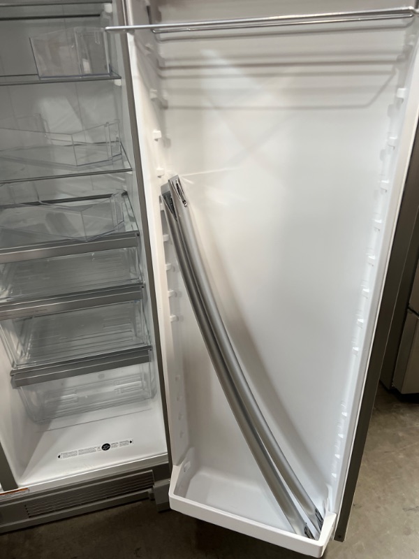 Photo 7 of Whirlpool 21.4-cu ft Side-by-Side Refrigerator with Ice Maker (Fingerprint Resistant Stainless Steel)