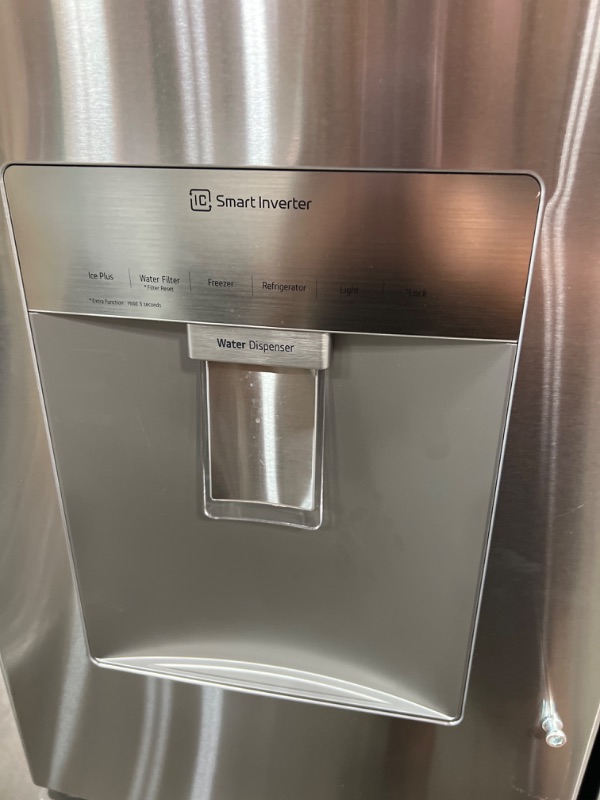 Photo 14 of LG External Water DIspenser 28.6-cu ft 4-Door French Door Refrigerator with Ice Maker (Stainless Steel) ENERGY STAR