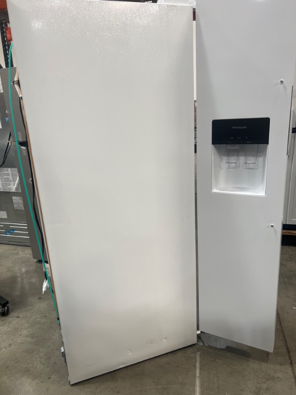 Photo 3 of Frigidaire 25.6-cu ft Side-by-Side Refrigerator with Ice Maker (White) ENERGY STAR
Item #5122791

Model #FRSS2623AW