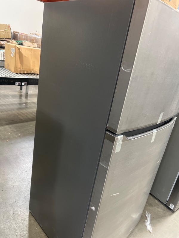 Photo 8 of Frigidaire Garage-Ready 18.3-cu ft Top-Freezer Refrigerator (Easycare Stainless Steel)