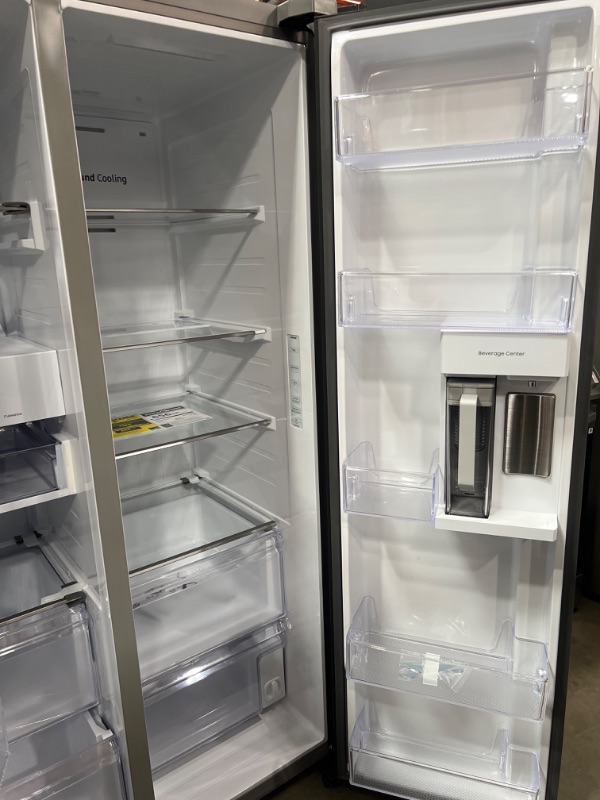 Photo 4 of Samsung Bespoke 28-cu ft Smart Side-by-Side Refrigerator with Dual Ice Maker (White Glass) ENERGY STAR